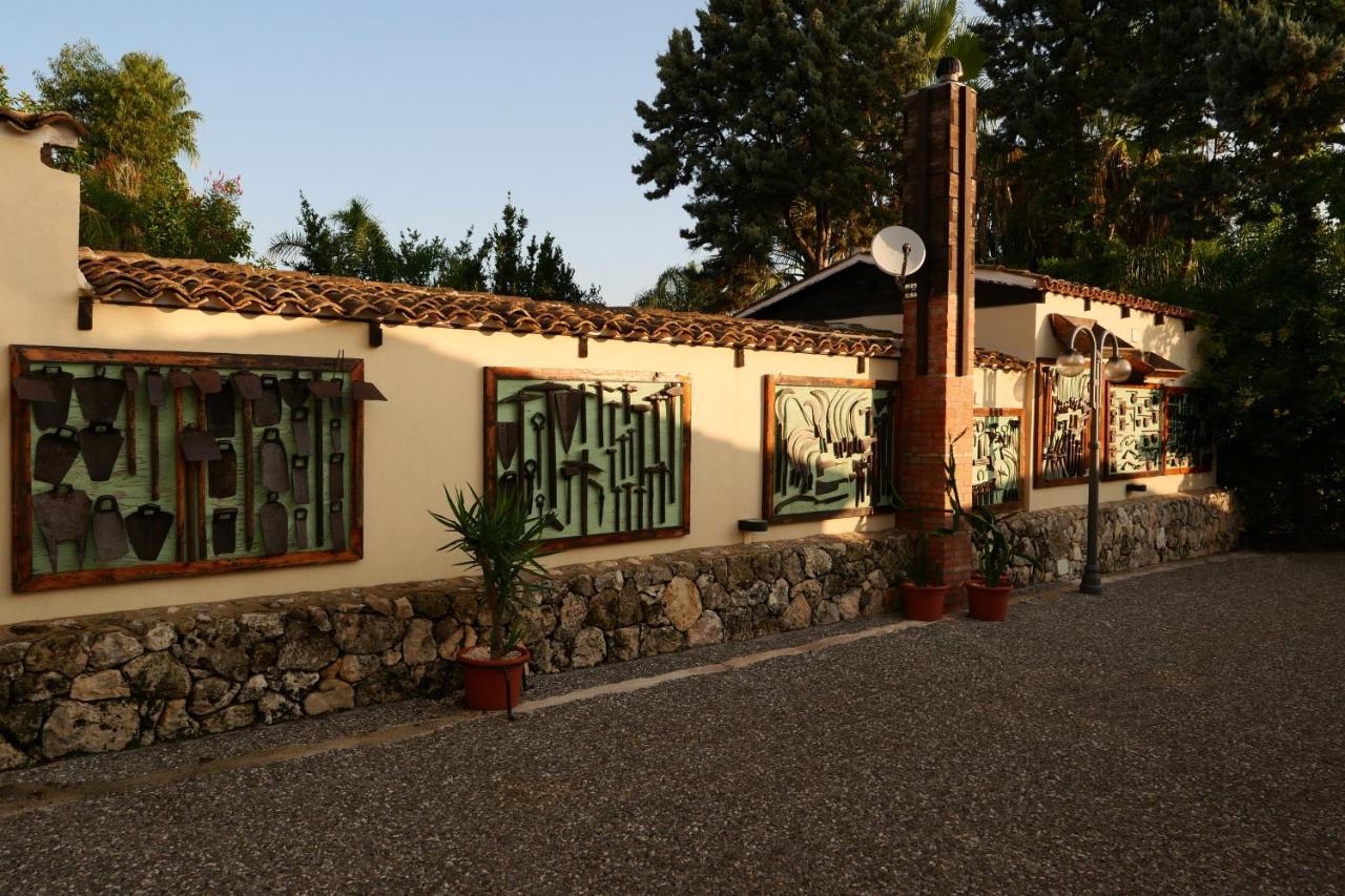 Papyrus Farm stay *